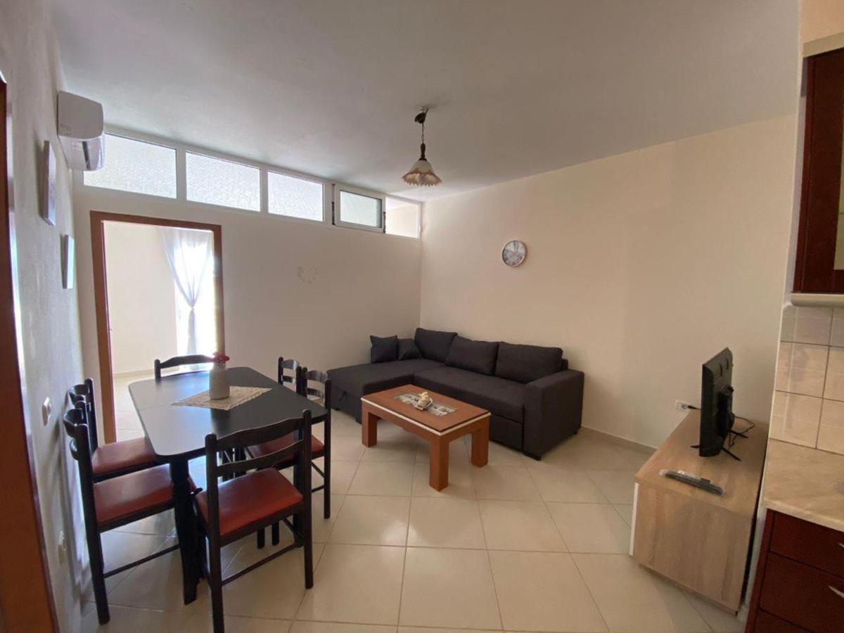 Titi'S Apartment Saranda المظهر الخارجي الصورة